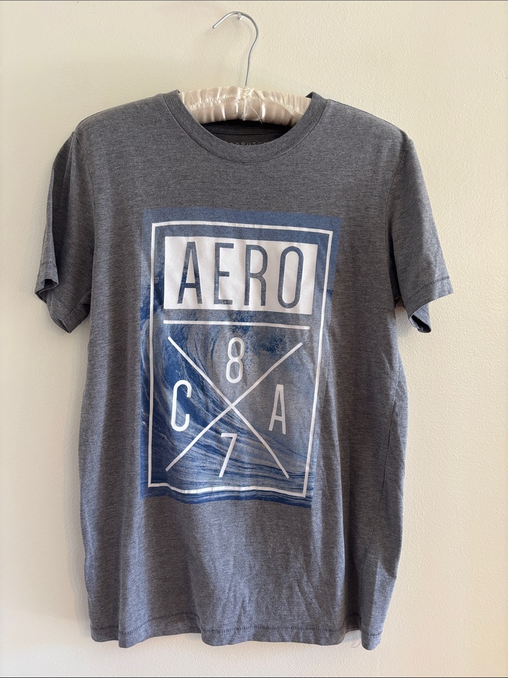 Aeropostale Gray Short Sleeve Graphic Tee with Blue and White Print